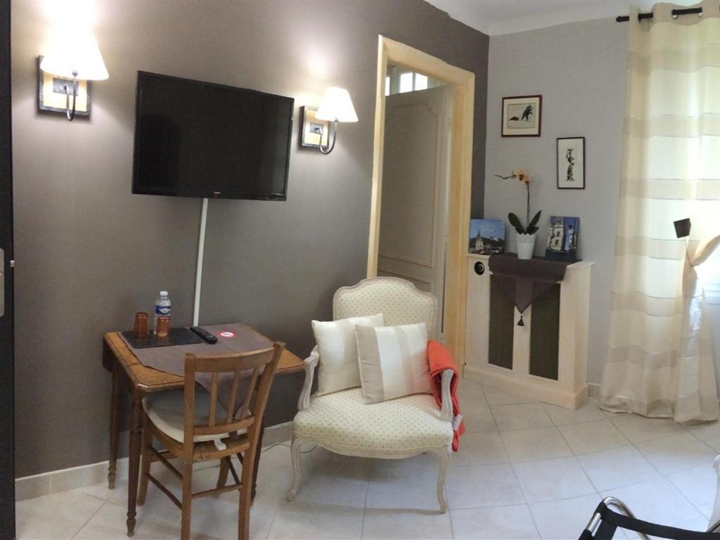 La Colliniere Hotel Sainte-Gemme-Moronval Room photo