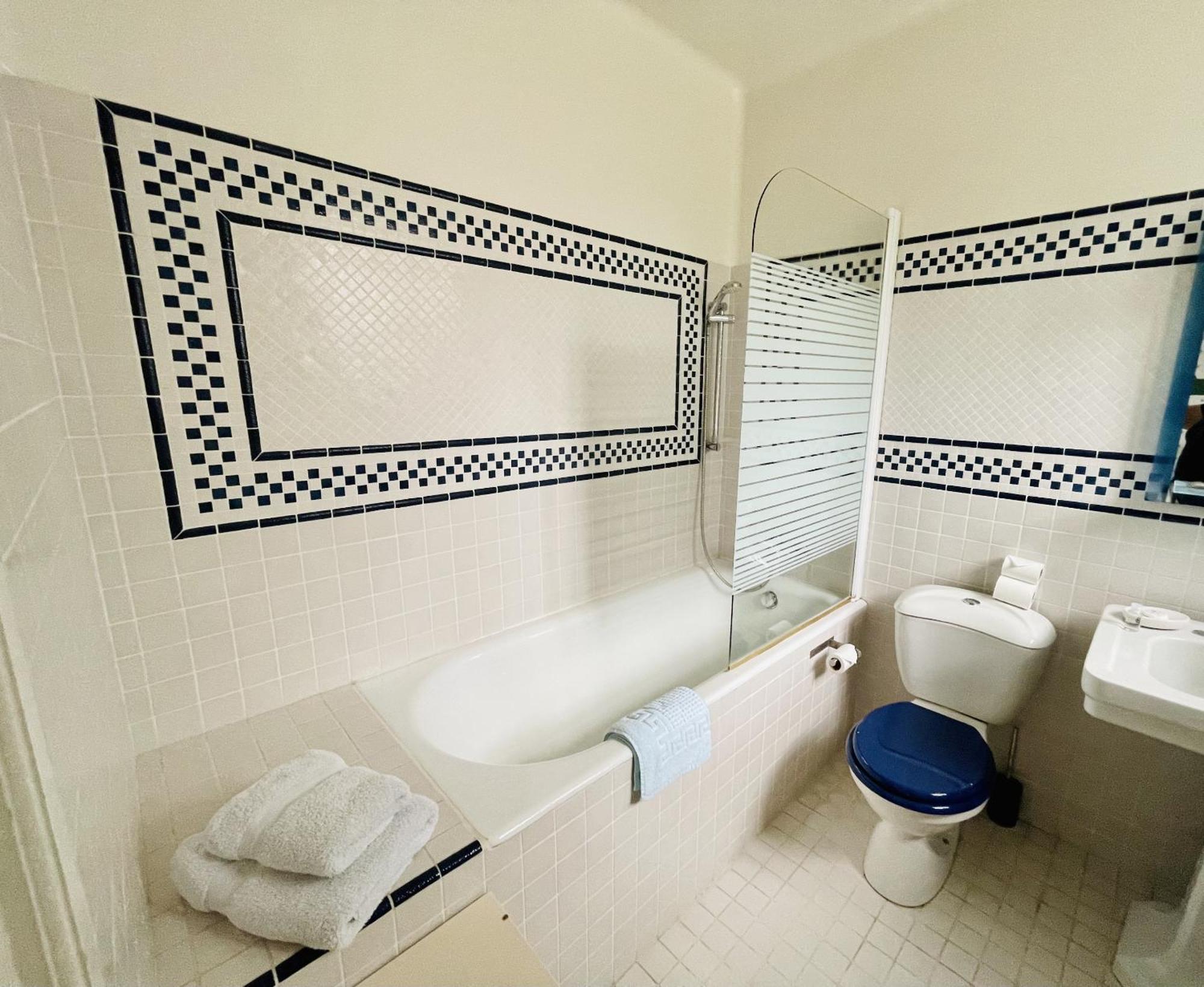 La Colliniere Hotel Sainte-Gemme-Moronval Room photo